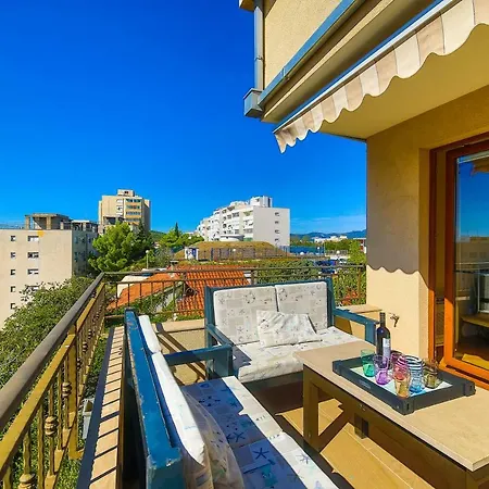 Daire Appartments With Terrace Or Garden Split
