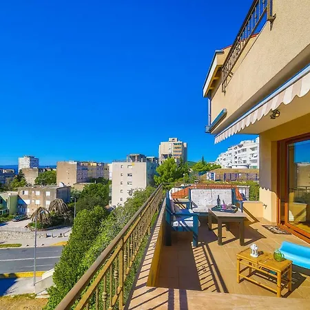Appartments With Terrace Or Garden דירה *